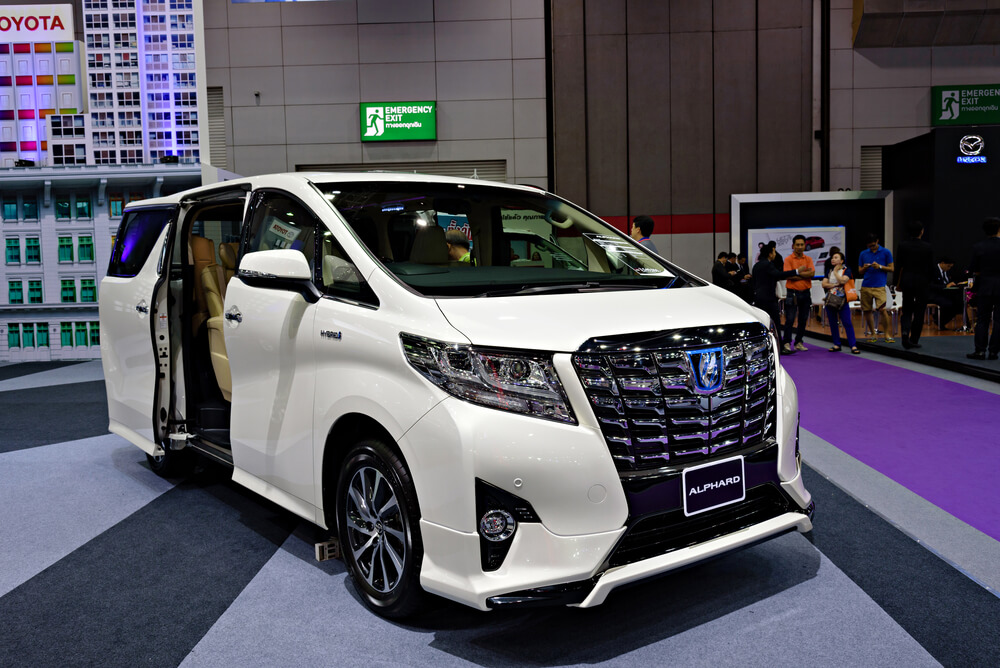 Alphard Jadi Mobil Paling Mewah