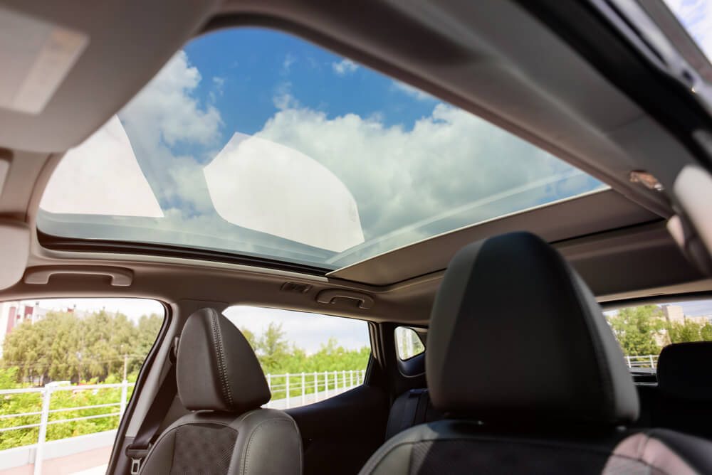 merawat sunroof mobil