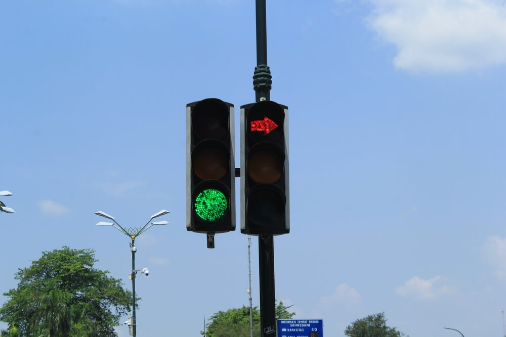 aturan pasang lampu merah