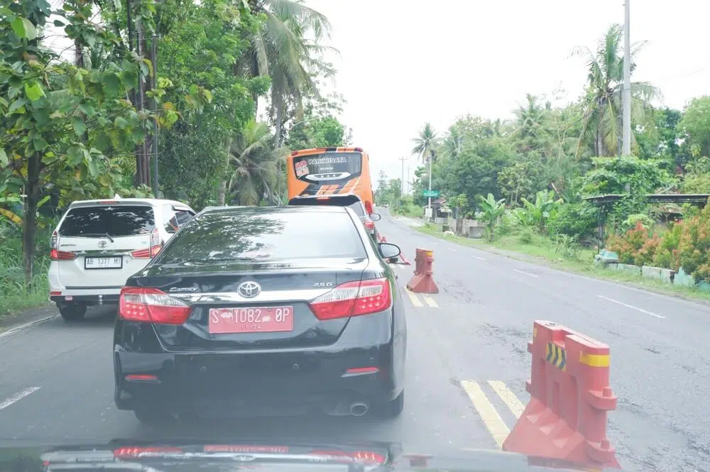 mobil dinas, plat merah