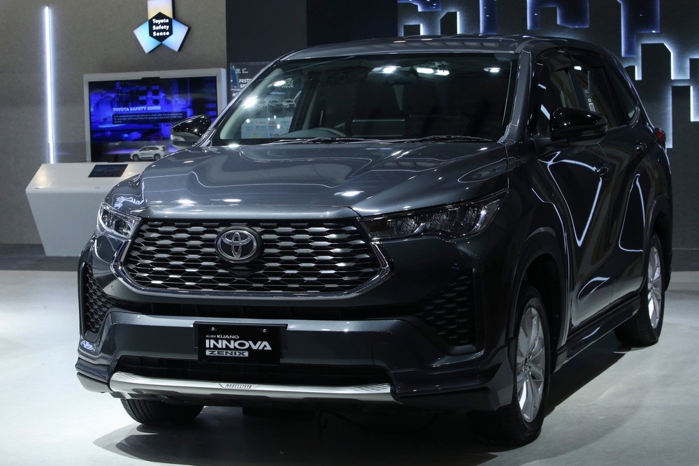 toyota zenix warna abu abu