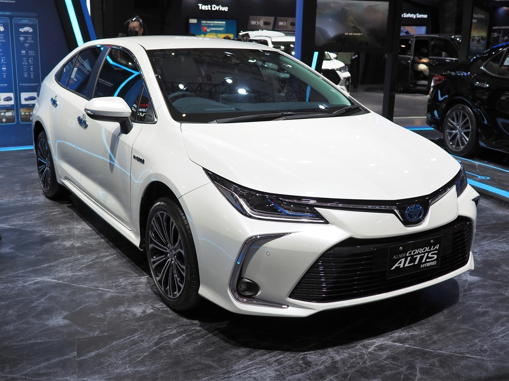 Toyota Altis Mobil Hybrid yang Nyaman dan Irit Buat Liburan Akhir Tahun