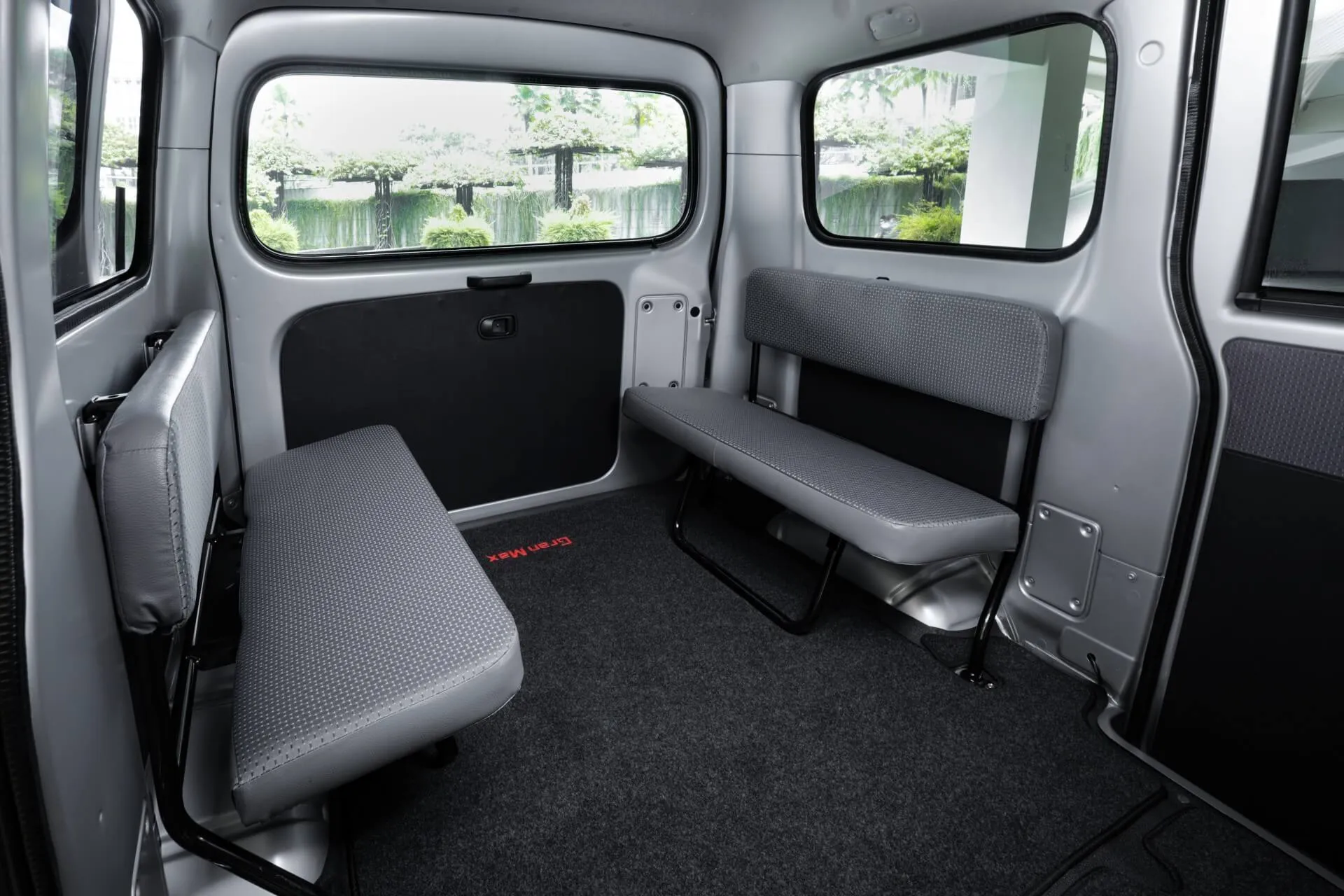 Mobil Daihatsu Granmax Minibus Untuk Mobil Bisnis Kamu