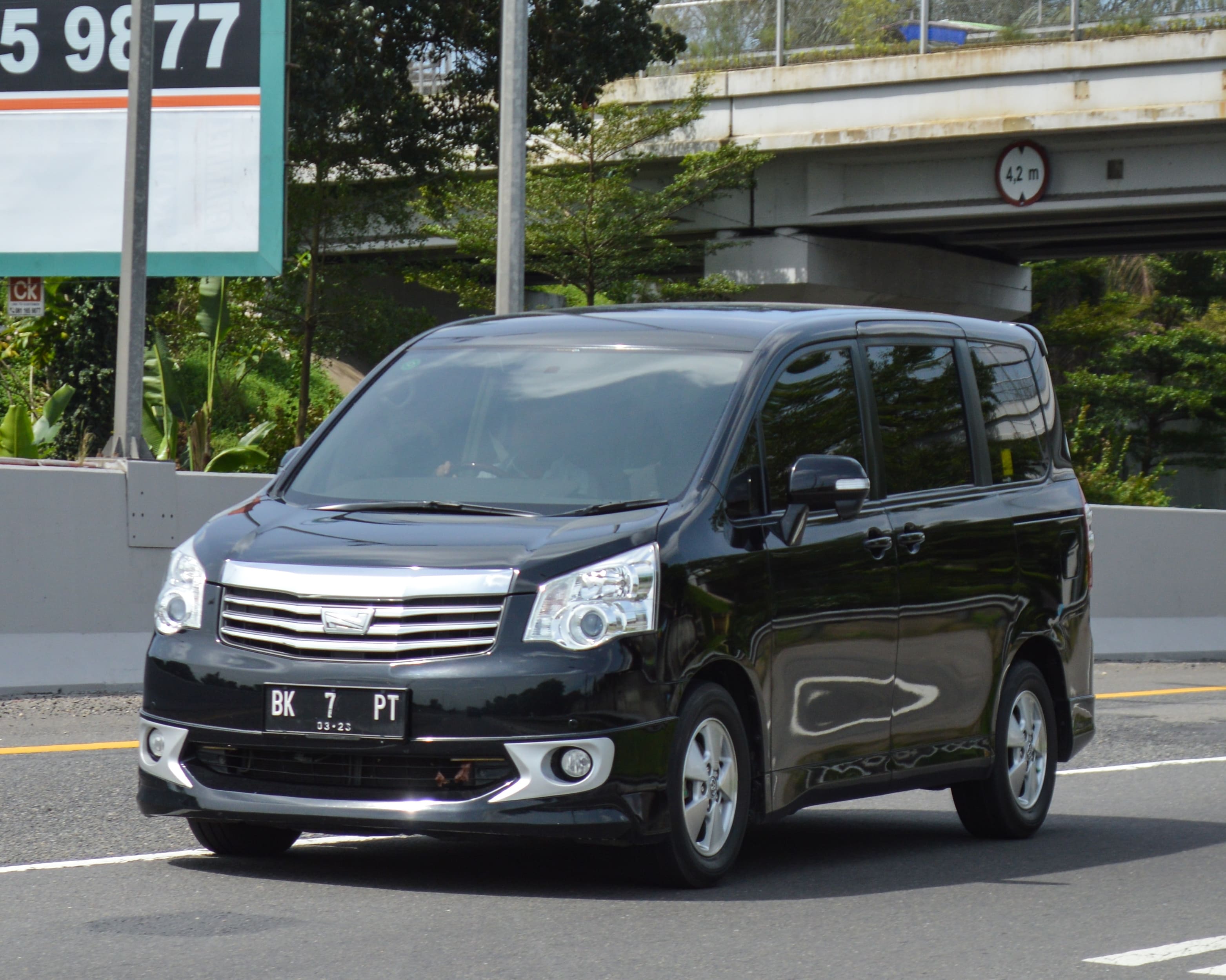 Aki untuk Toyota NAV1