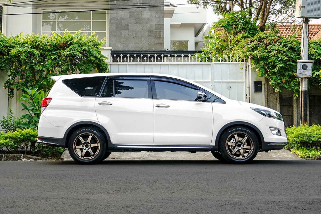 Harga Innova Reborn