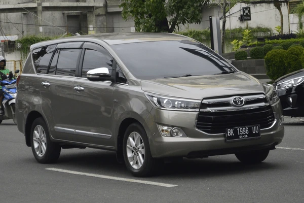 MPV (Multi Purpose Vehicle) Innova