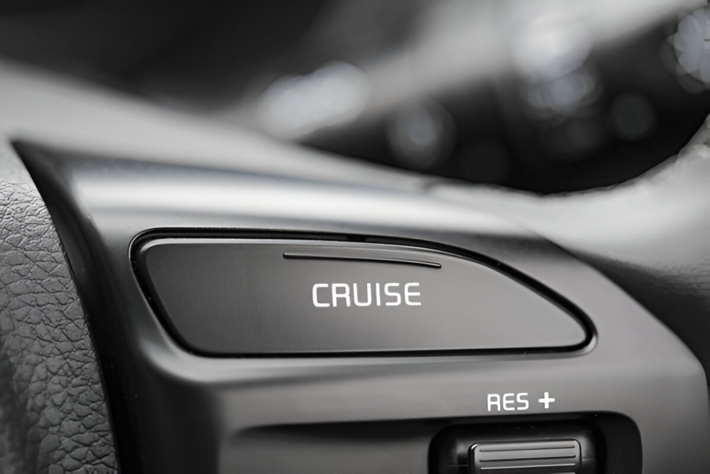 cruise control, teknologi mobil modern, fitur mobil, fungsi cruise control, mobil Toyota